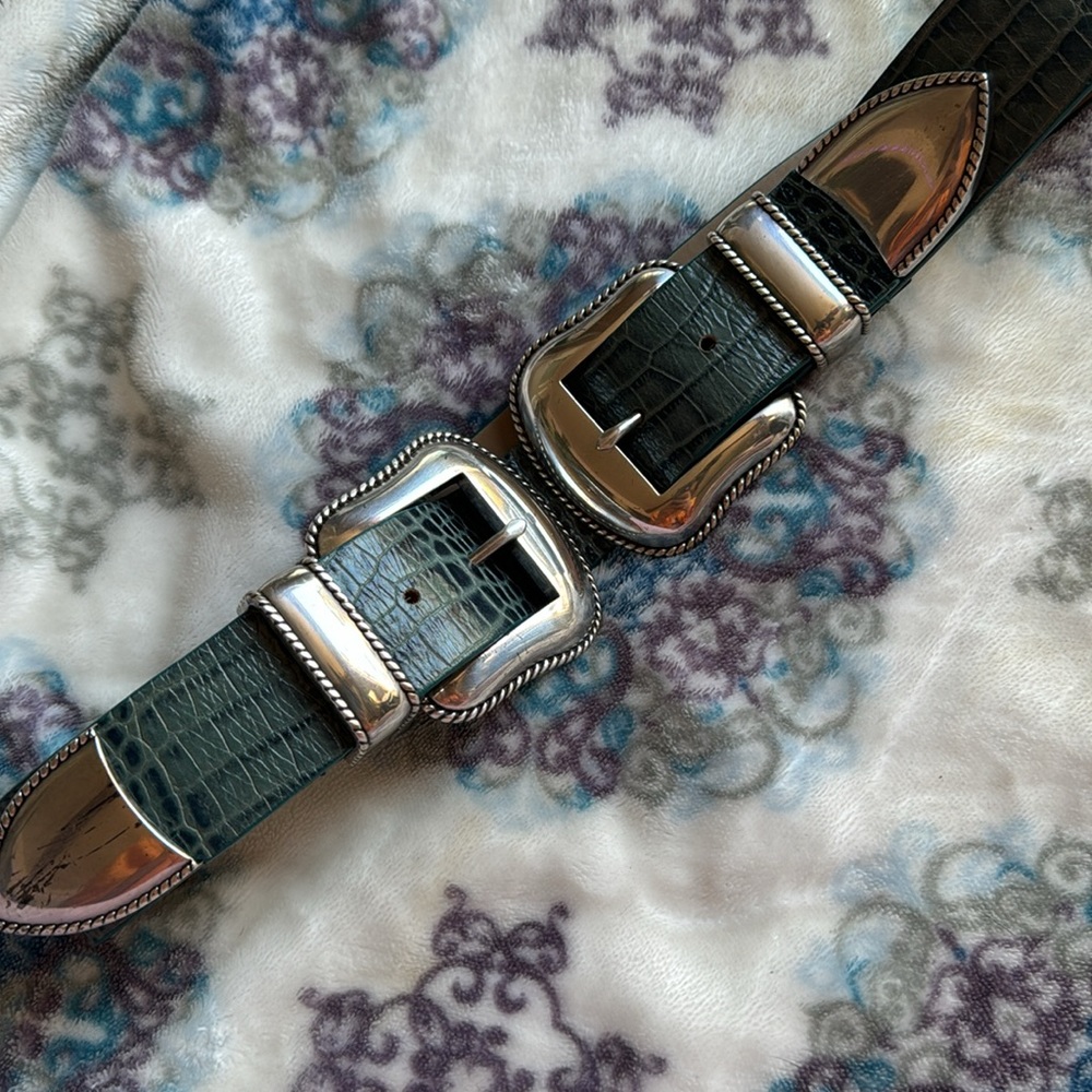 Gorgeous belt by B-low the belt - like new